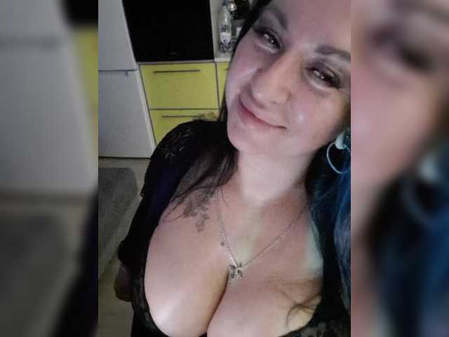 Nikoletta25 live cam preview