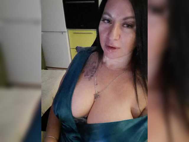 Nikoletta25