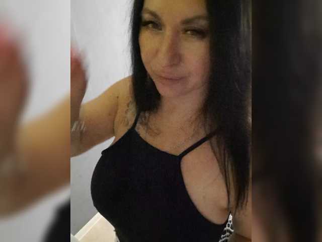Nikoletta25