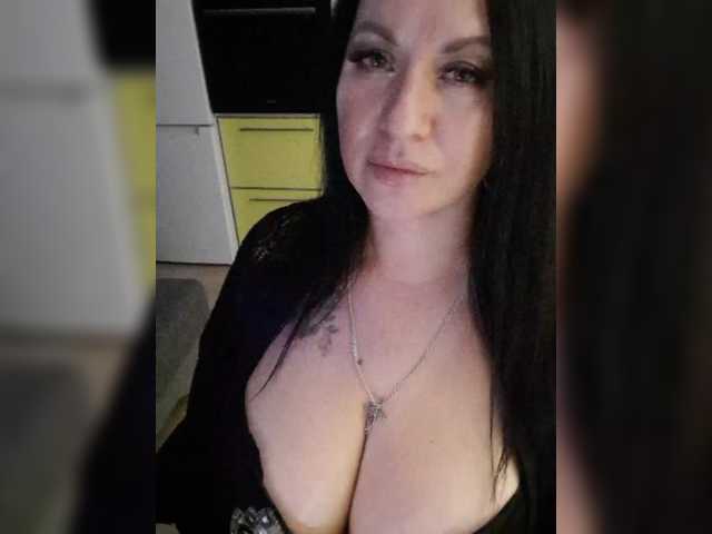 Nikoletta25