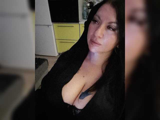 Nikoletta25 live cam on BongaCams