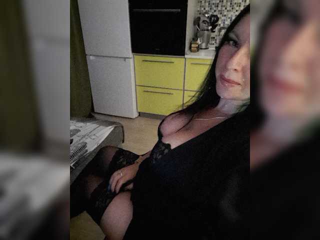 Nikoletta25 live cam