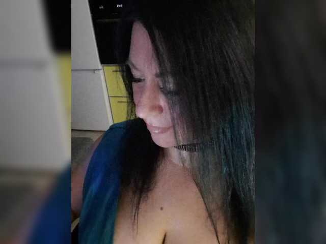 Nikoletta25 live cam preview
