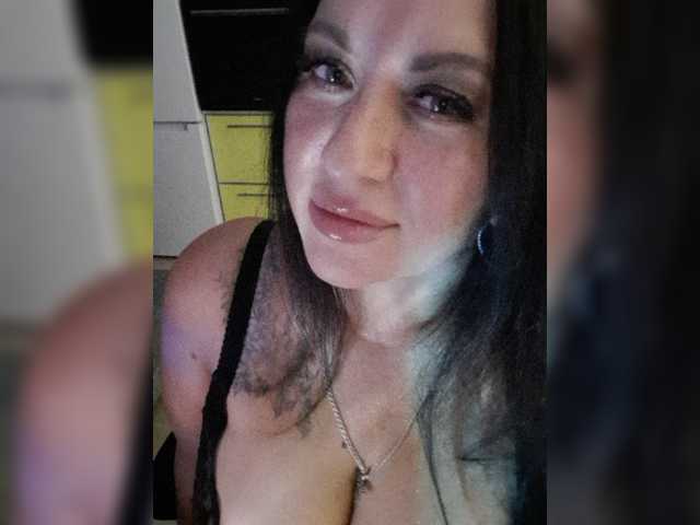 Nikoletta25, live now on BongaCams