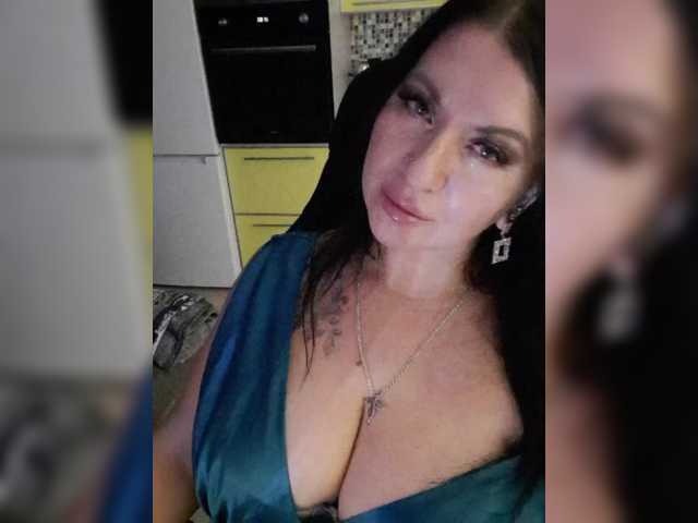 Nikoletta25, live now on BongaCams