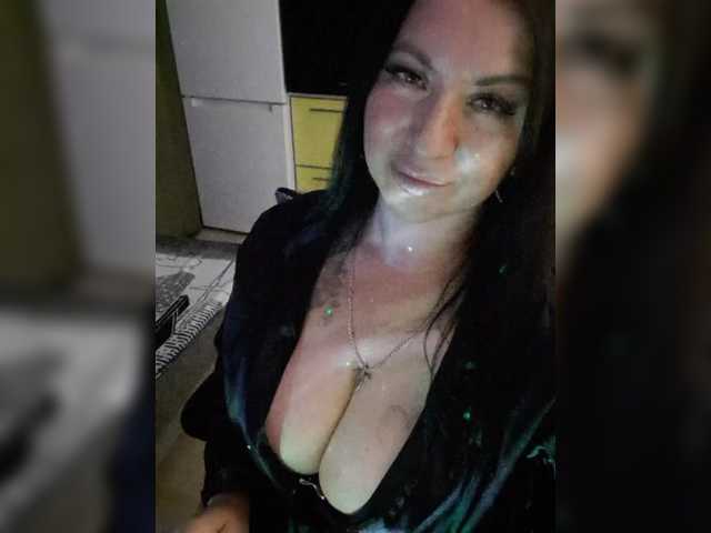 Nikoletta25 live cam on BongaCams