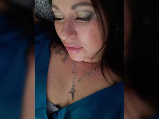 Nikoletta25 live cam