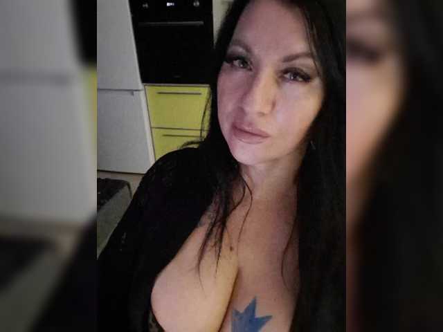 Nikoletta25 live cam on BongaCams