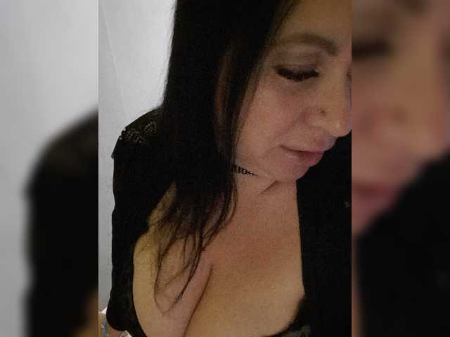Nikoletta25, en directo ahora en BongaCams