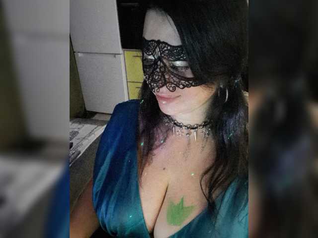 Nikoletta25 live cam on BongaCams