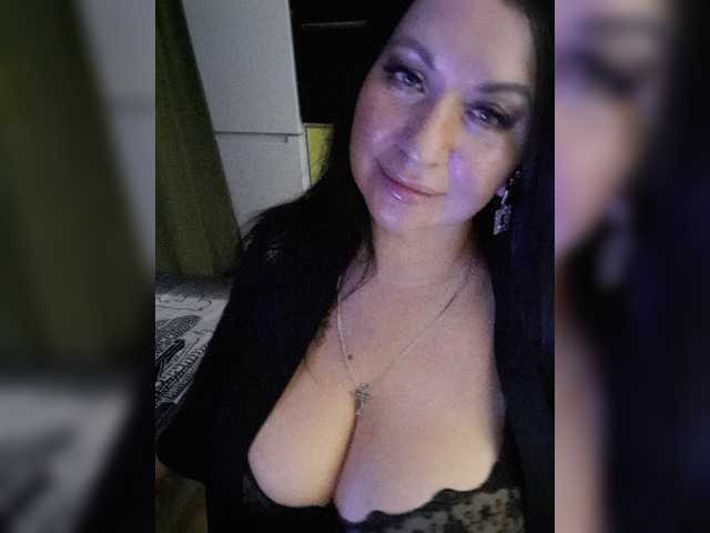 Nikoletta25 live cam on BongaCams