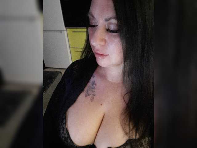 Nikoletta25, en directo ahora en BongaCams