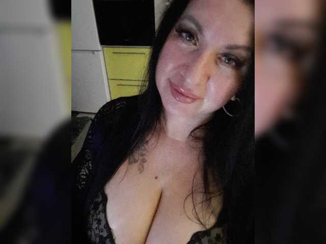 Nikoletta25, live now on BongaCams