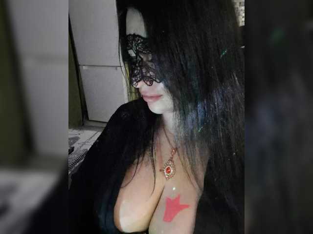 Nikoletta25 live cam on BongaCams