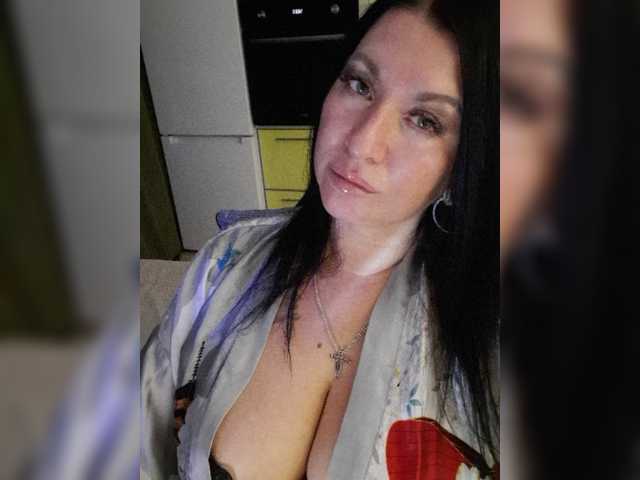 Nikoletta25 live cam on BongaCams