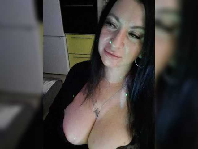 Nikoletta25