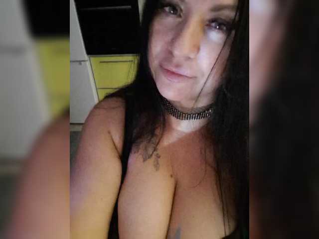 Nikoletta25