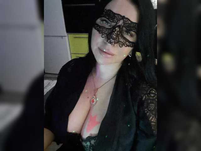 Nikoletta25 live cam