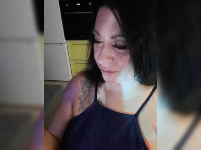 Nikoletta25 live cam on BongaCams