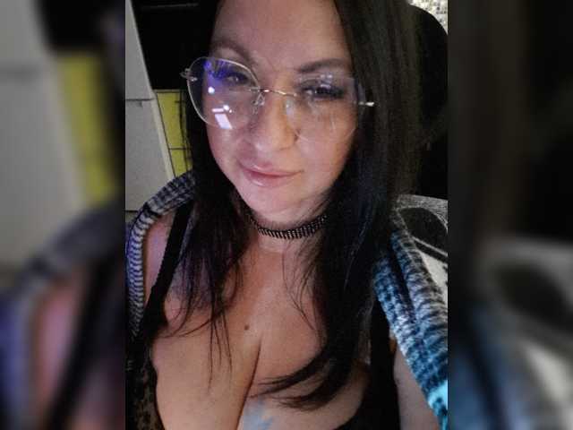 Nikoletta25, live now on BongaCams