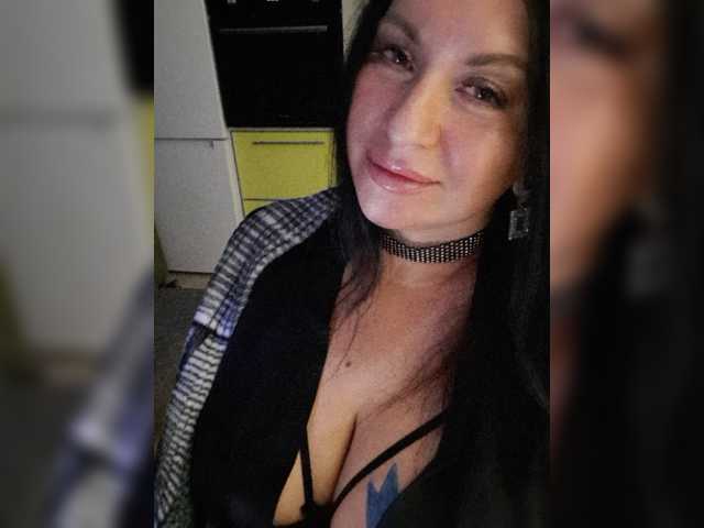 Nikoletta25 live cam preview