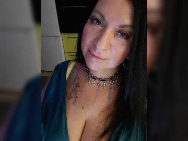 Nikoletta25 live cam on BongaCams