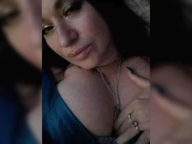 Nikoletta25, live now on BongaCams