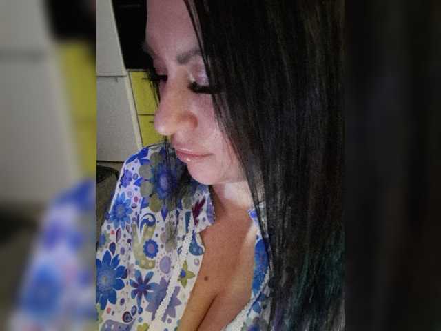 Nikoletta25, live now on BongaCams