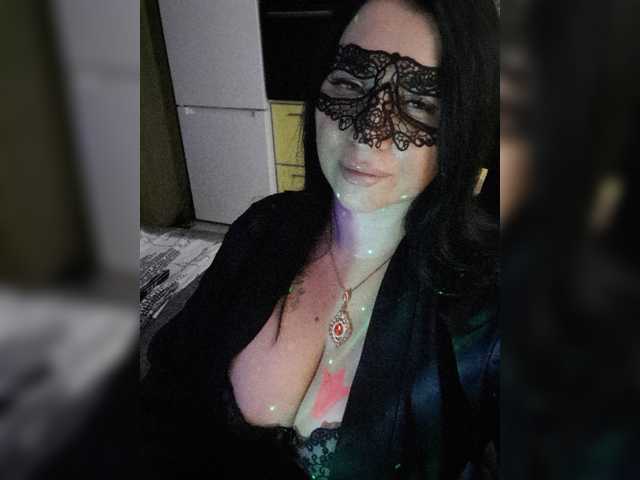 Nikoletta25 live cam on BongaCams