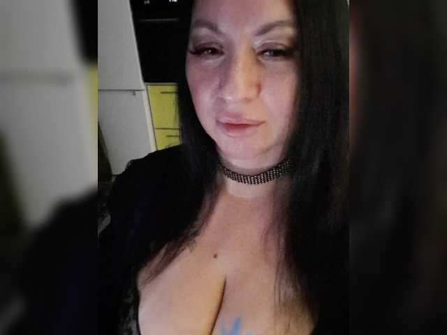 Nikoletta25, live now on BongaCams