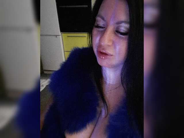Nikoletta25 live cam preview