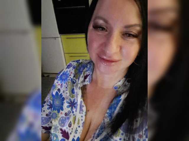 Nikoletta25, live now on BongaCams