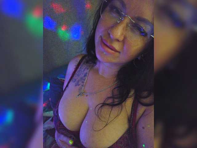 Nikoletta25 live cam on BongaCams
