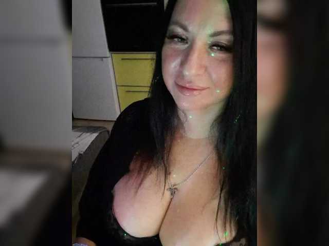 Nikoletta25 live cam