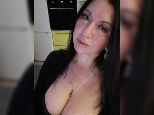 Nikoletta25