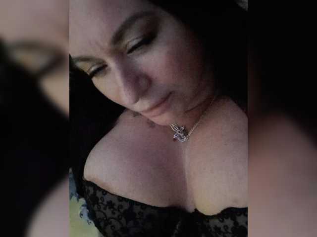 Nikoletta25, en directo ahora en BongaCams
