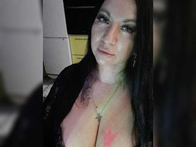 Nikoletta25