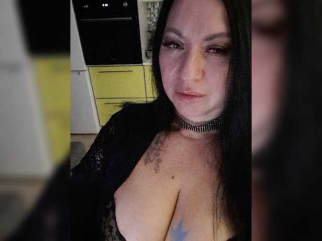 Nikoletta25, live now on BongaCams