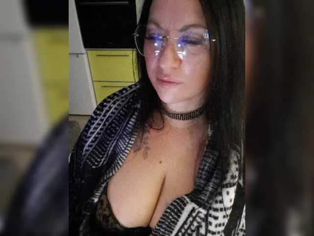 Nikoletta25