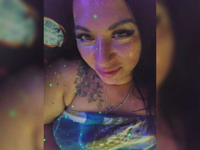 Nikoletta25 live cam on BongaCams