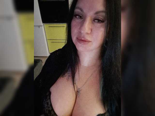 Nikoletta25 live cam on BongaCams