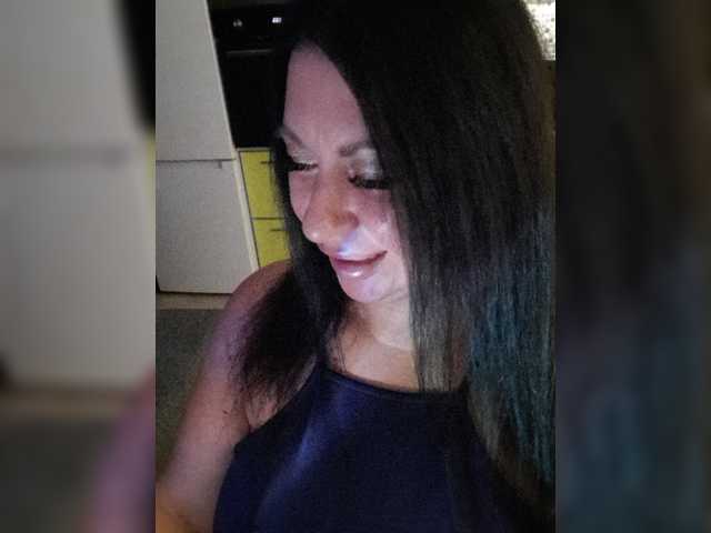 Nikoletta25 live cam on BongaCams