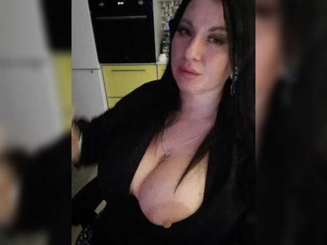 Nikoletta25