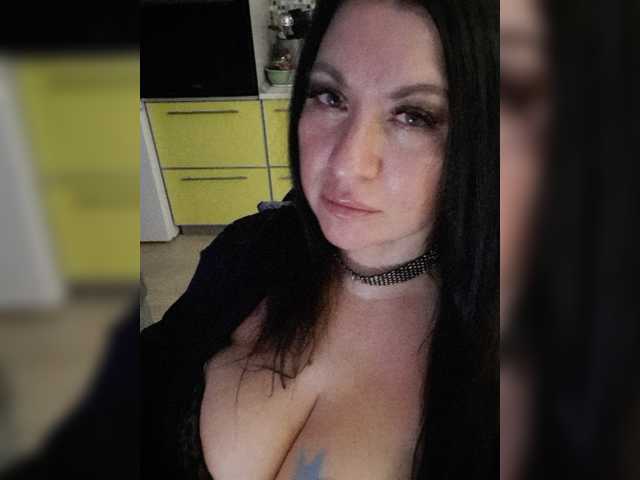 Nikoletta25, en directo ahora en BongaCams