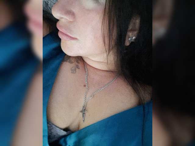 Nikoletta25 live cam on BongaCams