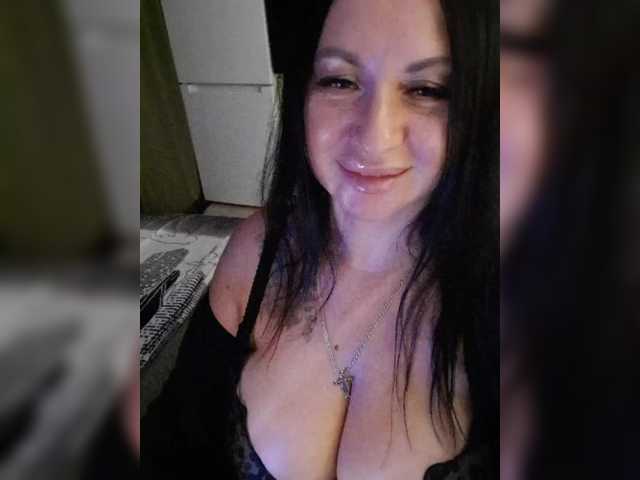 Nikoletta25 live cam preview