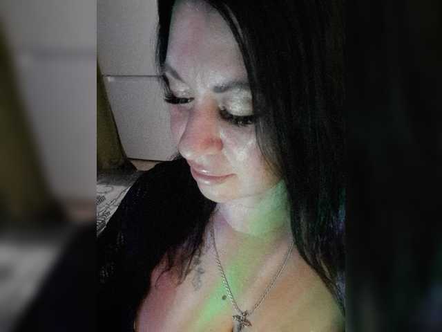 Nikoletta25 live cam preview