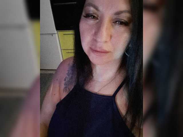 Nikoletta25 live cam on BongaCams
