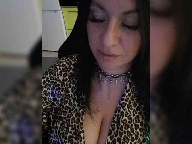 Nikoletta25 webcam