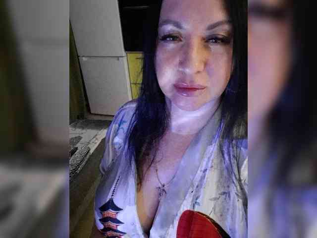 Nikoletta25 live female cam on bongacams
